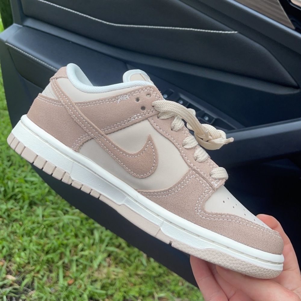 COPY - Brand new nike sanddrift womens 5 NEVER WORN willing to negotiate price.